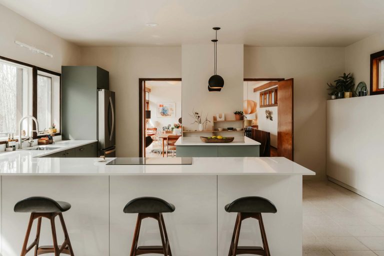 clay-banks-aSsDDa65fbs-unsplash-768x512
